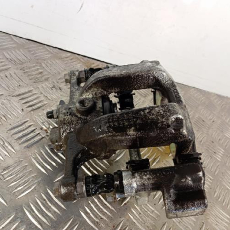 Etrier avant gauche (freinage) FORD PUMA 2 Etrier avant gauche (freinage) FORD PUMA 2