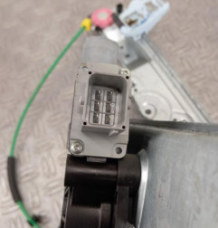Leve vitre electrique avant gauche OPEL CORSA E Photo n°3