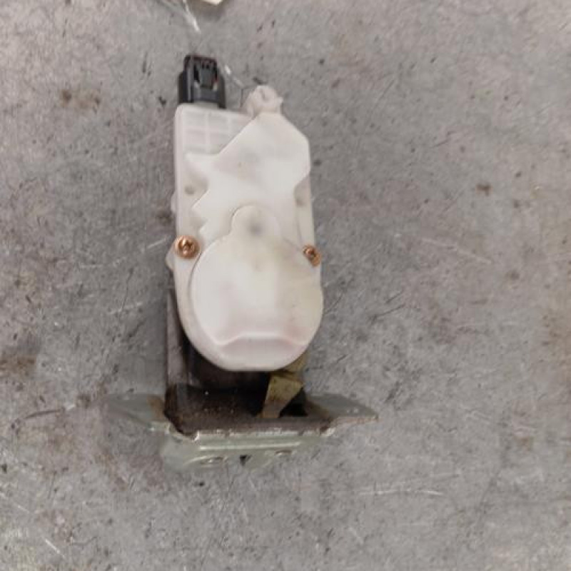 Serrure de hayon MITSUBISHI GRANDIS Serrure de hayon MITSUBISHI GRANDIS