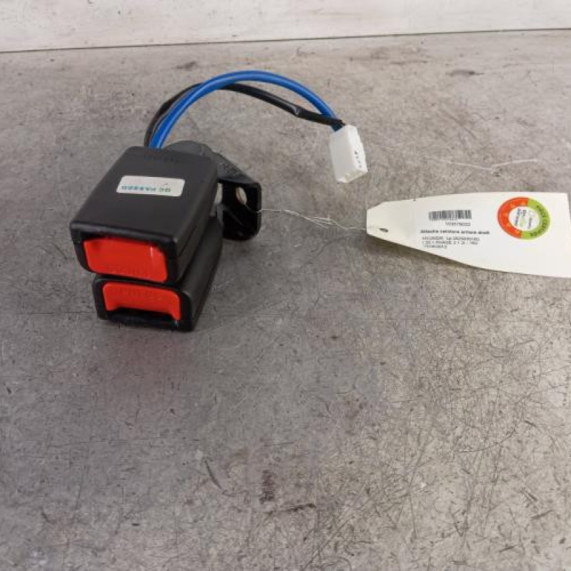 Attache ceinture arriere droit HYUNDAI I 20 1