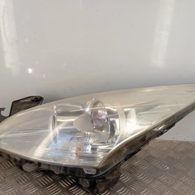 Optique avant principal gauche (feux)(phare) PEUGEOT 5008 1