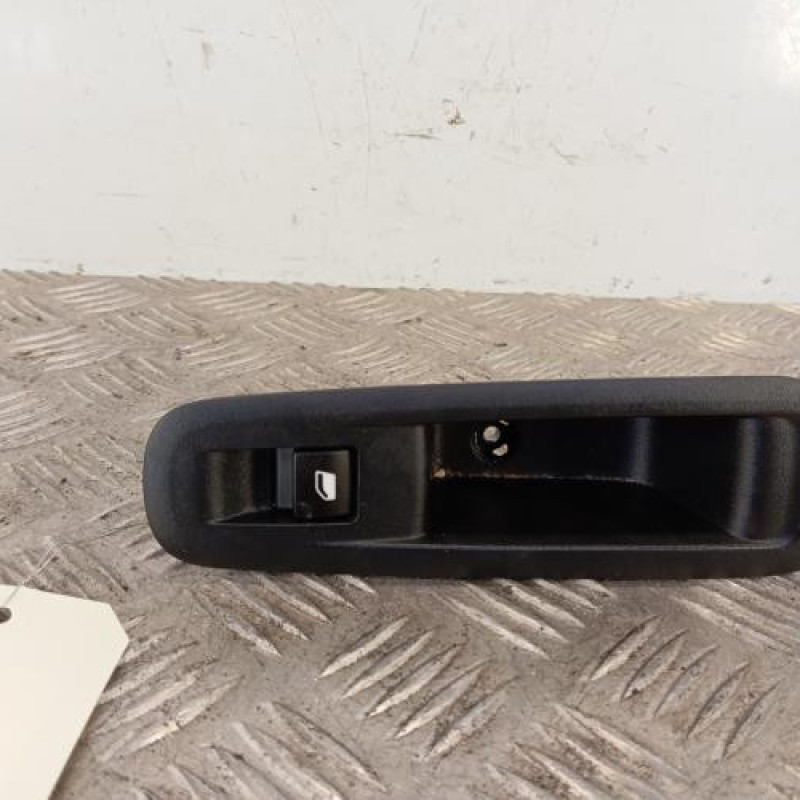 Interrupteur de leve vitre arriere droit PEUGEOT 308 2 SW