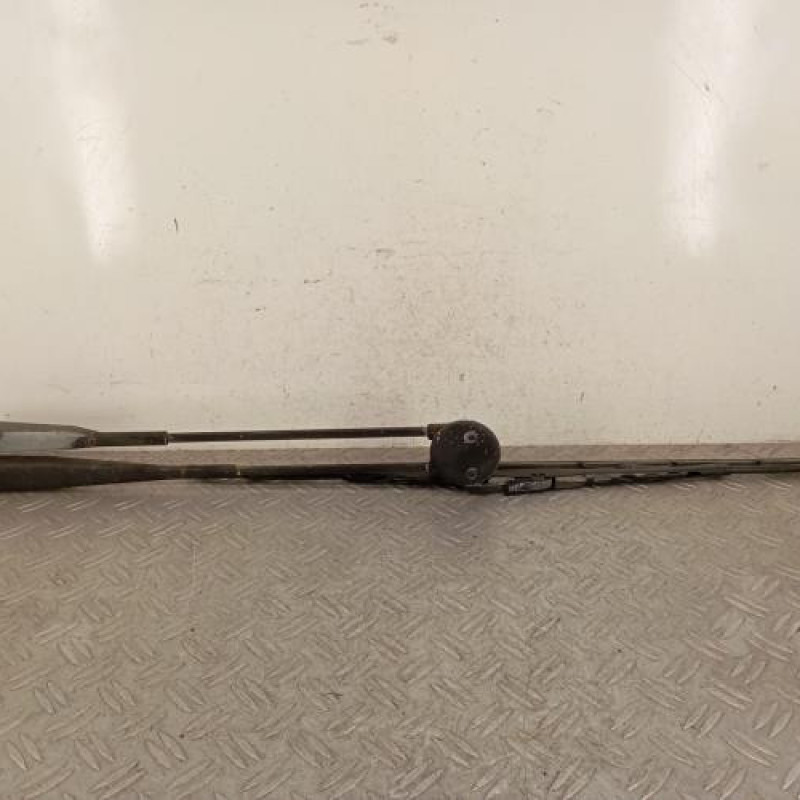Bras essuie glace avant gauche RENAULT TWINGO 1 Bras essuie glace avant gauche RENAULT TWINGO 1
