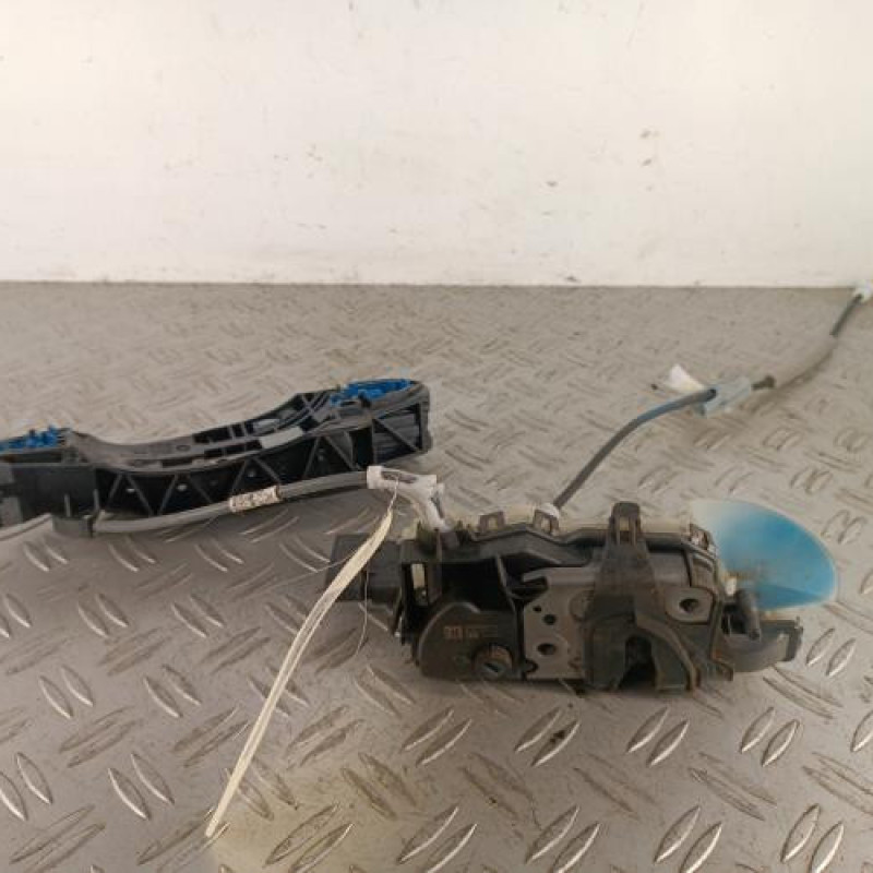 Serrure avant gauche CITROEN C3 3 Serrure avant gauche CITROEN C3 3