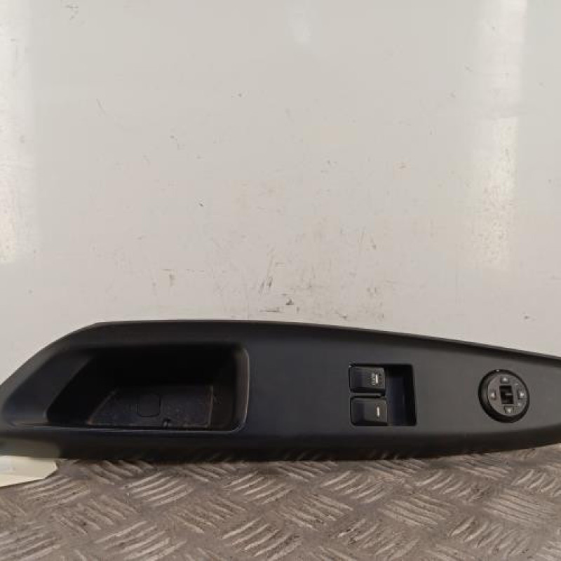 Interrupteur de leve vitre avant gauche KIA RIO 3
