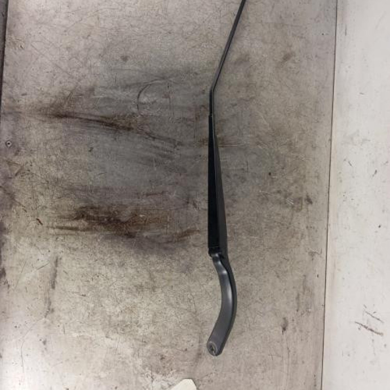 Bras essuie glace avant droit RENAULT TWINGO 3 Bras essuie glace avant droit RENAULT TWINGO 3