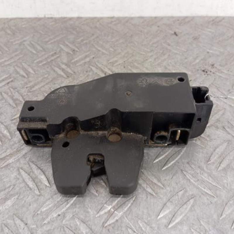 Serrure de hayon PEUGEOT 206 Serrure de hayon PEUGEOT 206