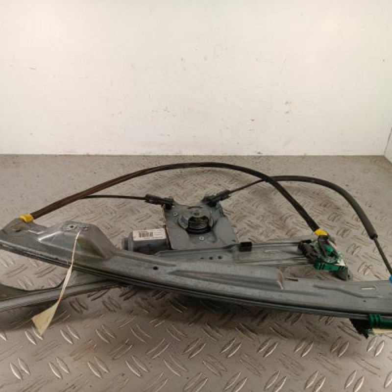 Leve vitre electrique avant droit RENAULT CLIO 3