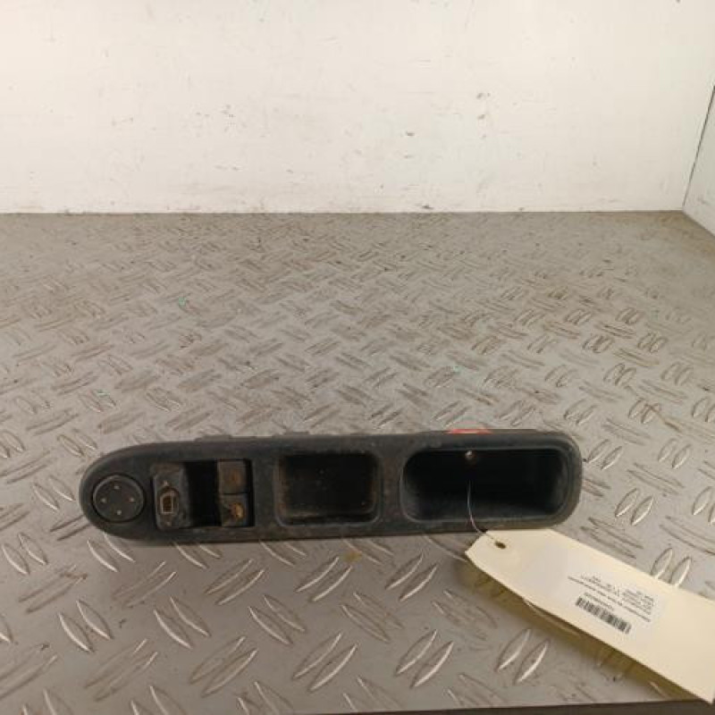 Interrupteur de leve vitre avant gauche PEUGEOT 307