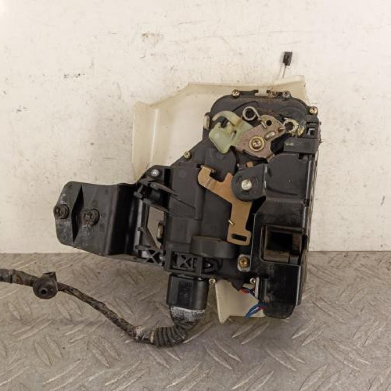 Serrure avant droit VOLKSWAGEN PASSAT 4