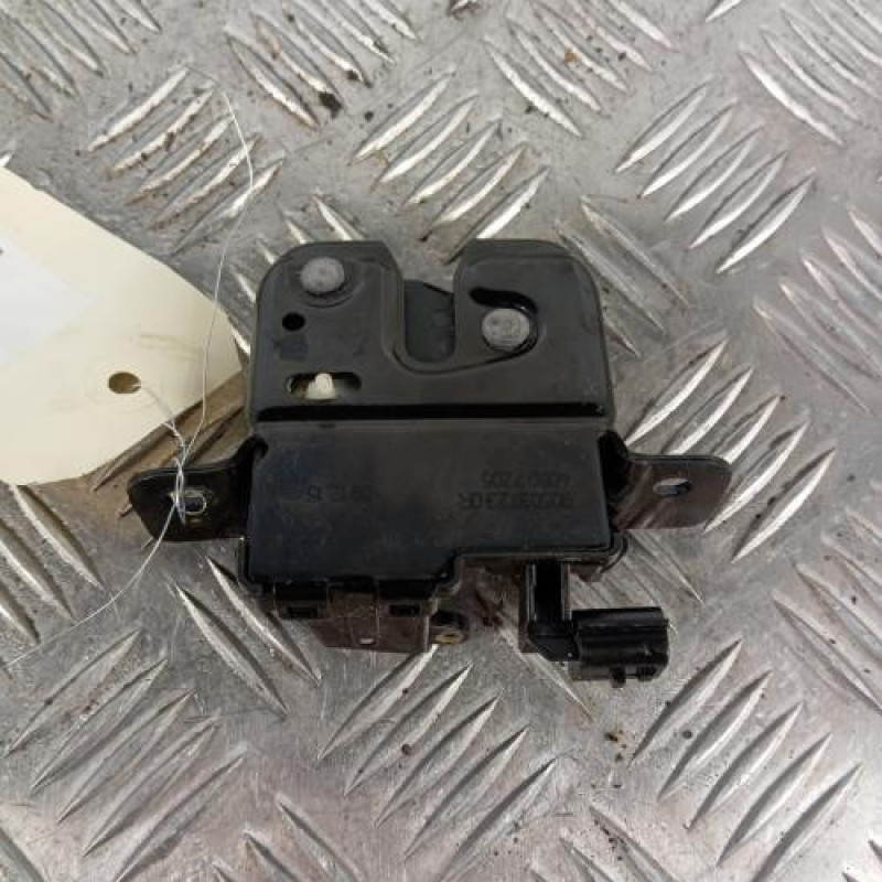 Serrure de hayon DACIA DUSTER 1 Serrure de hayon DACIA DUSTER 1