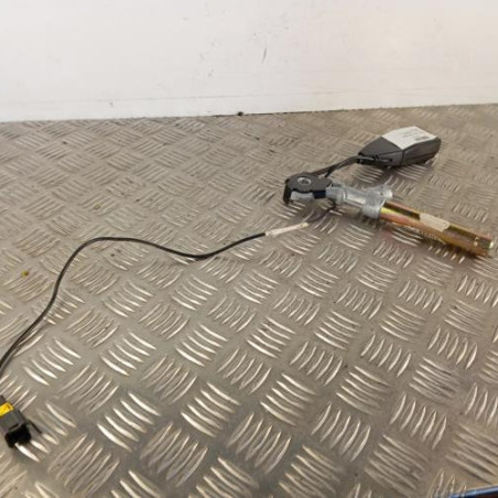 Attache ceinture avant gauche RENAULT TWINGO 1 Photo n°1