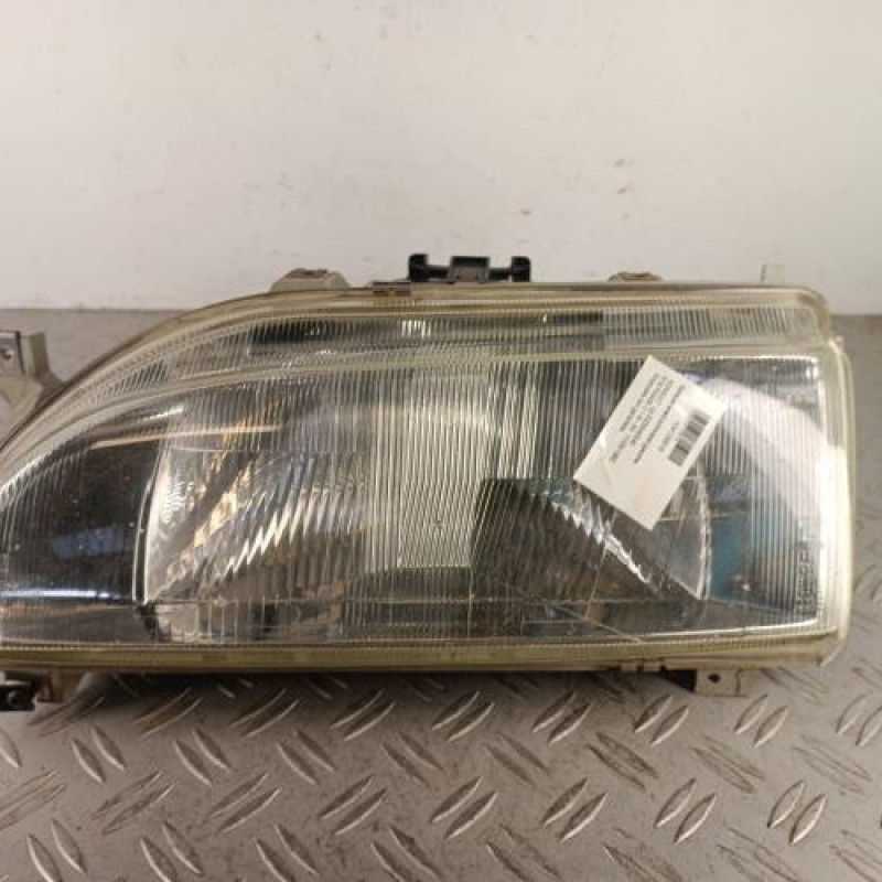 Optique avant principal gauche (feux)(phare) RENAULT R19