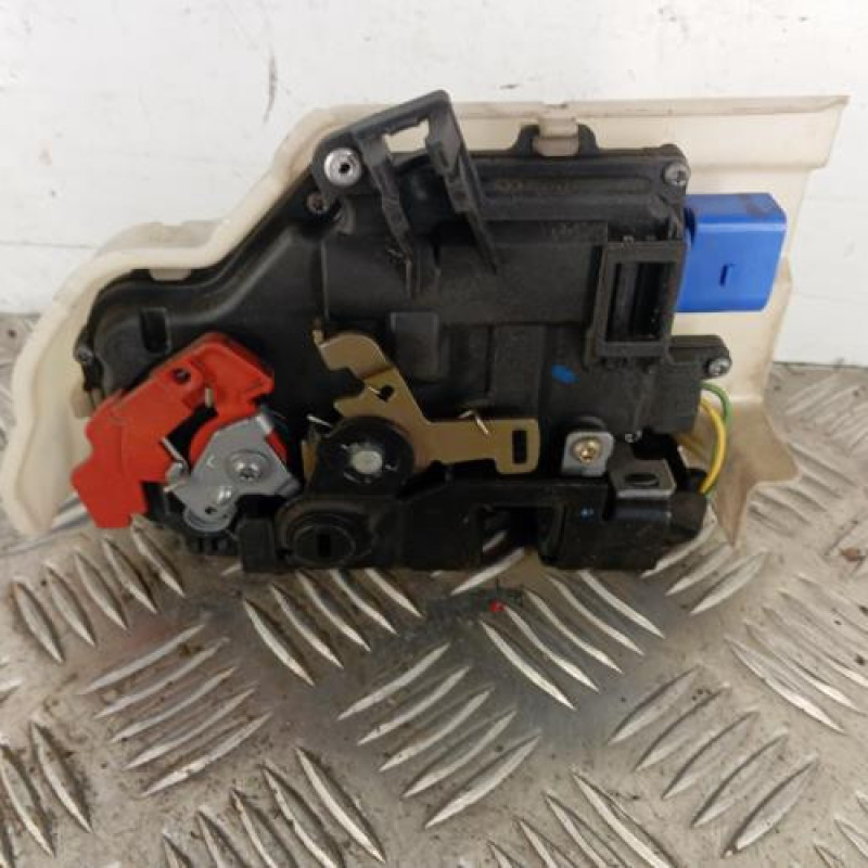 Serrure arriere gauche VOLKSWAGEN TOURAN 1 Serrure arriere gauche VOLKSWAGEN TOURAN 1