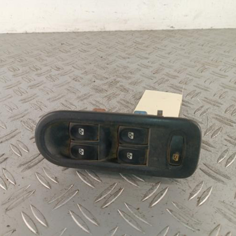 Interrupteur de leve vitre avant gauche RENAULT CLIO 3