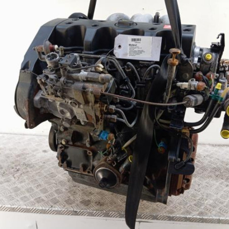 Moteur CITROEN SAXO Photo n°1