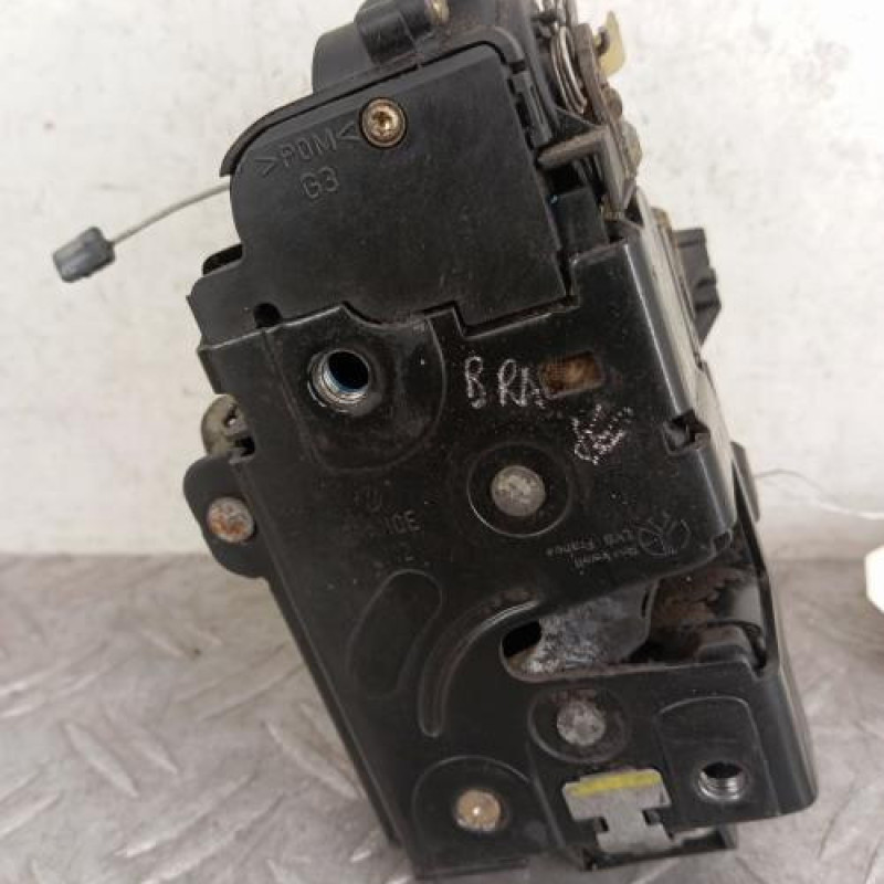 Serrure avant gauche VOLKSWAGEN GOLF 4 Serrure avant gauche VOLKSWAGEN GOLF 4