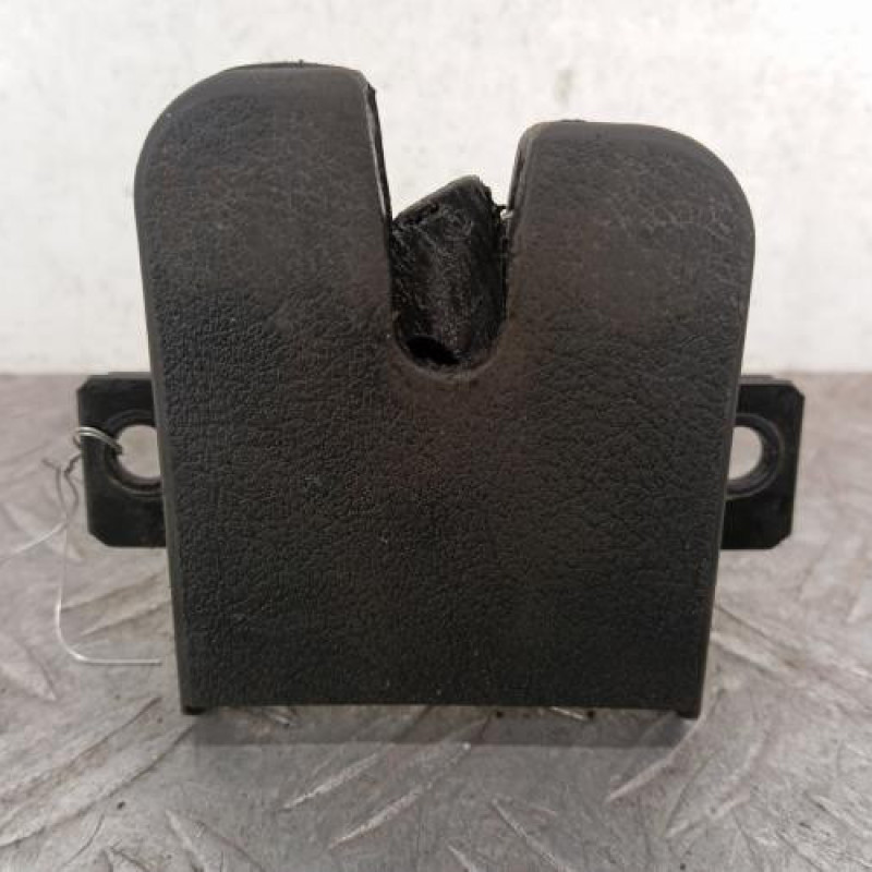 Serrure de hayon VOLKSWAGEN GOLF 4 Serrure de hayon VOLKSWAGEN GOLF 4