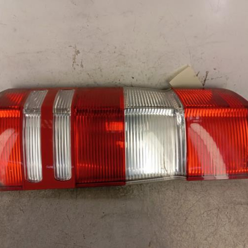 Feu arriere principal droit (feux) MERCEDES SPRINTER 2 Feu arriere principal droit (feux) MERCEDES SPRINTER 2