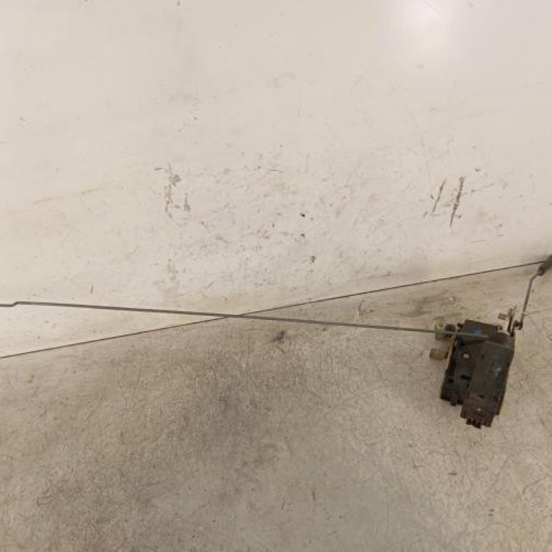 Serrure avant droit PEUGEOT 106