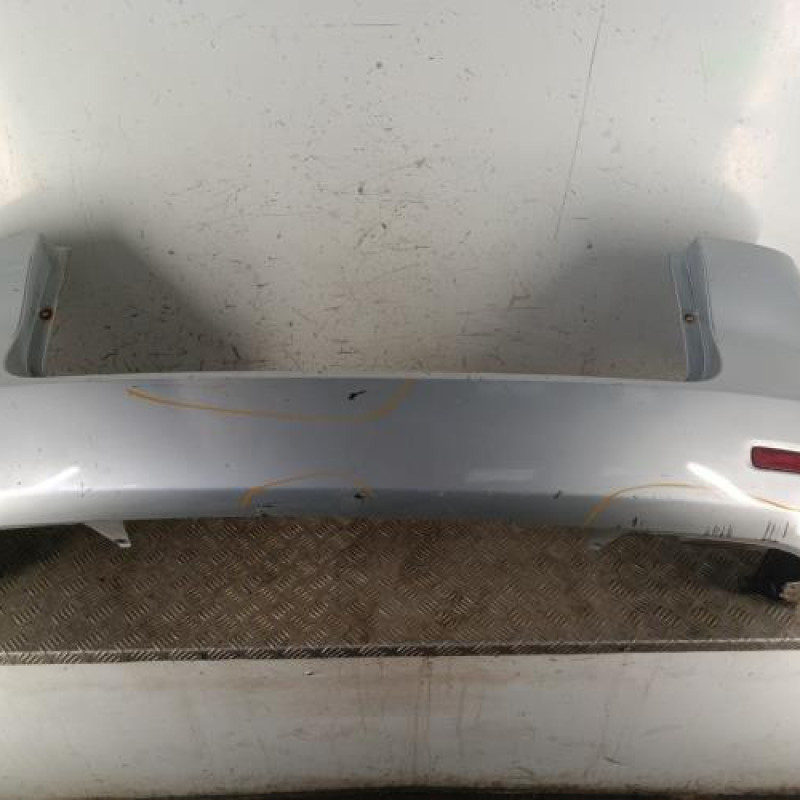 Pare choc arriere TOYOTA COROLLA VERSO 1