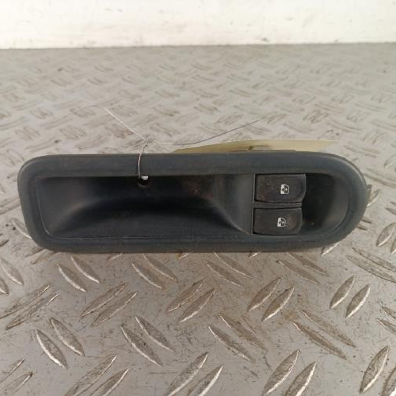 Interrupteur de leve vitre avant gauche RENAULT CLIO 3