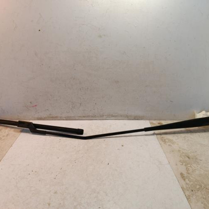 Bras essuie glace avant droit PEUGEOT 2008 1