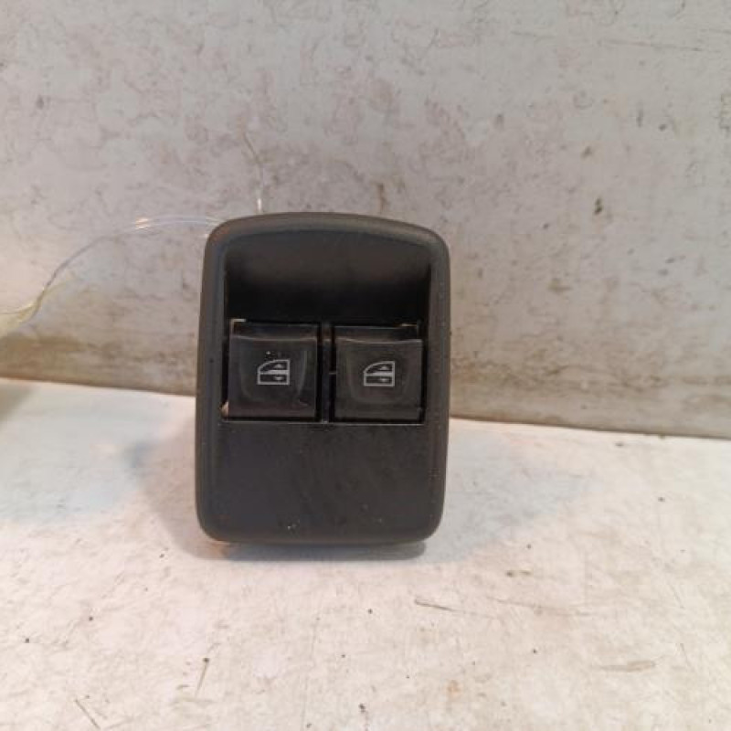 Interrupteur de leve vitre avant gauche RENAULT TRAFIC 3 COURT
