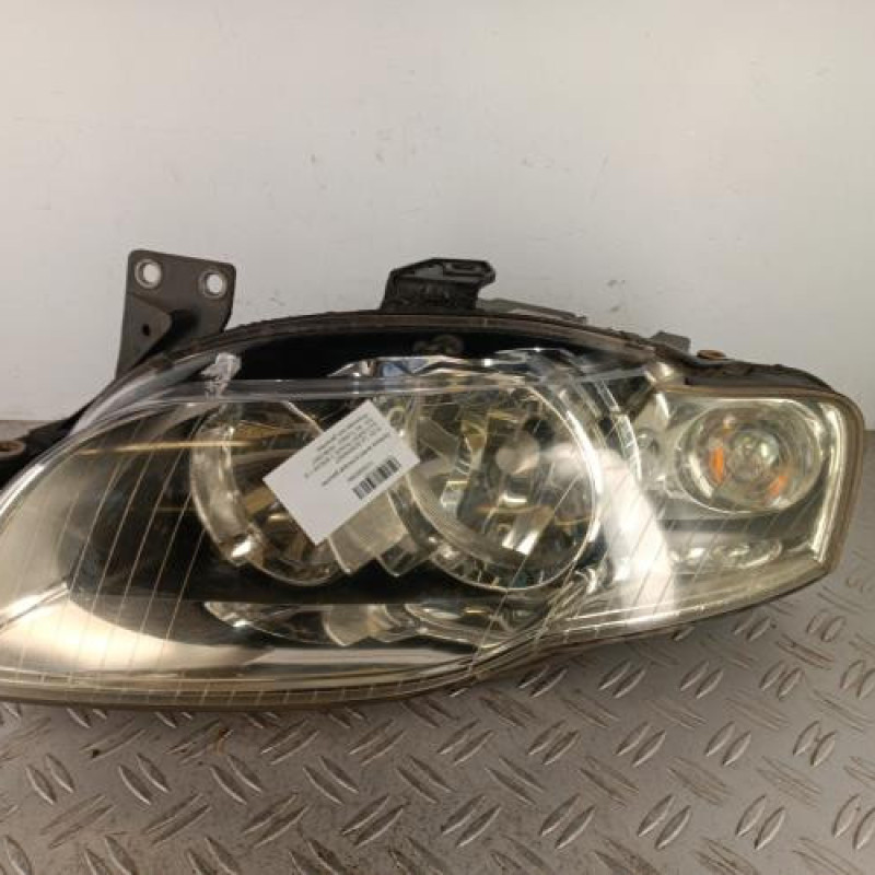 Optique avant principal gauche (feux)(phare) AUDI A4 2
