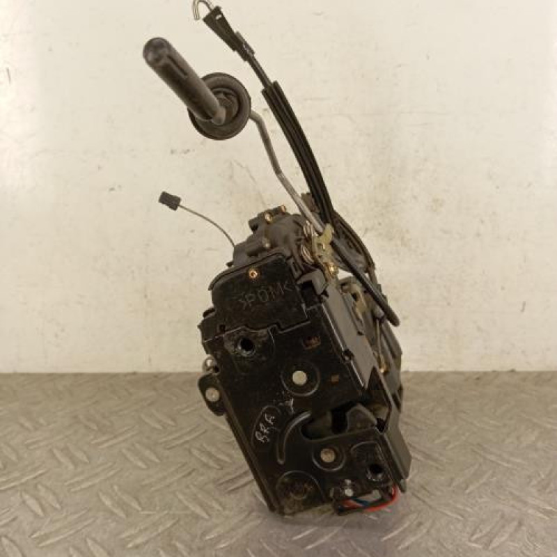 Serrure avant gauche VOLKSWAGEN PASSAT 4 Serrure avant gauche VOLKSWAGEN PASSAT 4