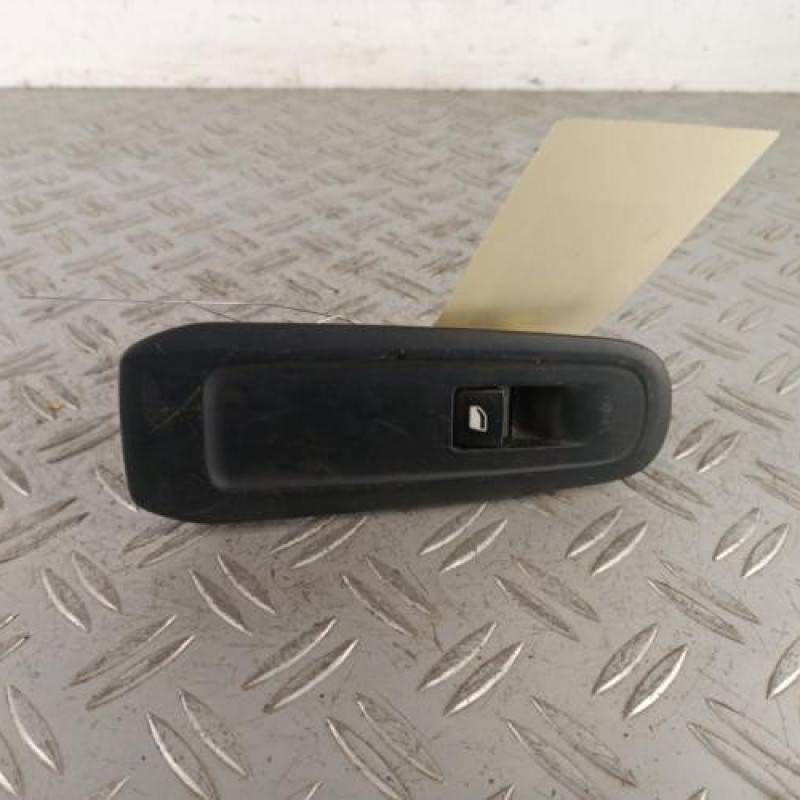 Interrupteur de leve vitre arriere droit PEUGEOT 308 2 SW