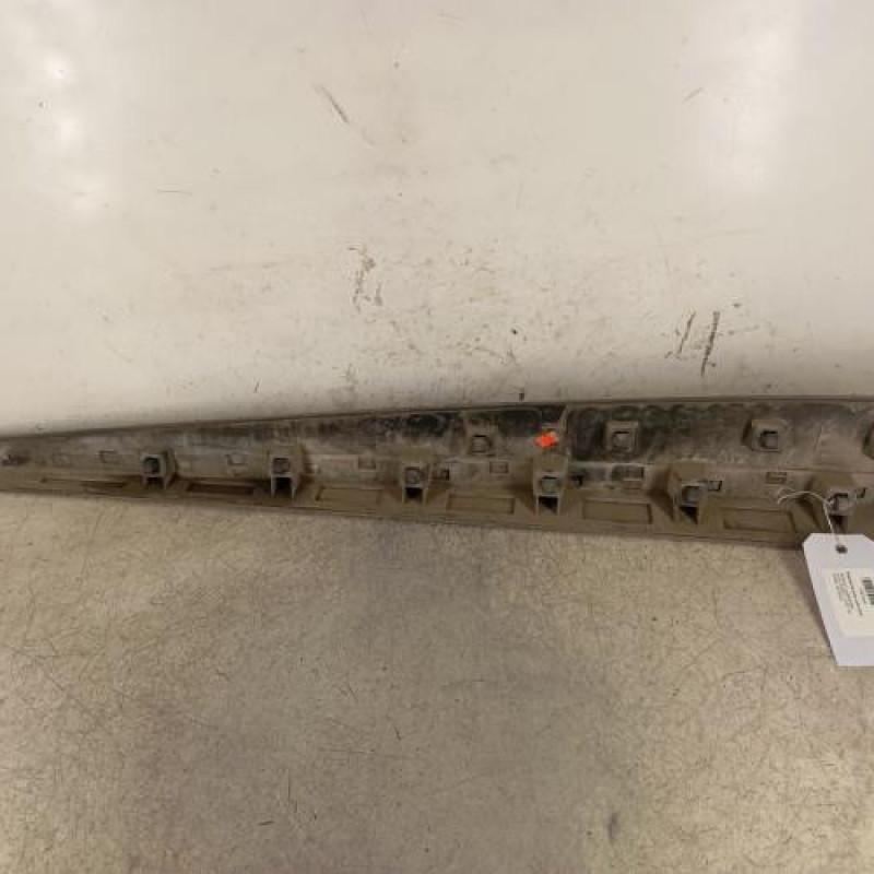 Baguette de porte avant droite RENAULT CLIO 4 Baguette de porte avant droite RENAULT CLIO 4