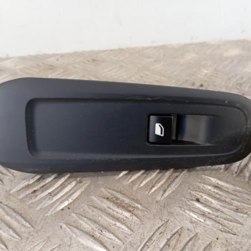 Interrupteur de leve vitre arriere droit PEUGEOT 308 2