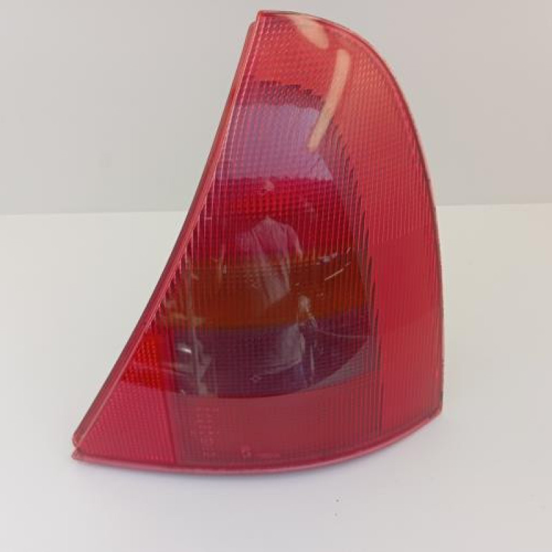 Feu arriere principal droit (feux) RENAULT CLIO 2 Feu arriere principal droit (feux) RENAULT CLIO 2