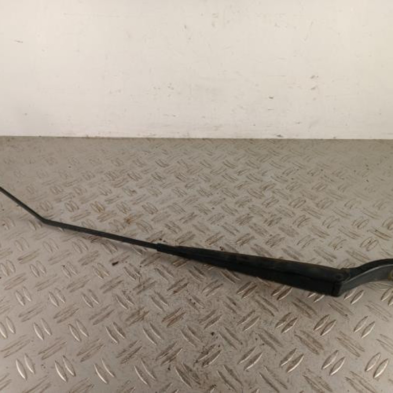 Bras essuie glace avant droit PEUGEOT 2008 1