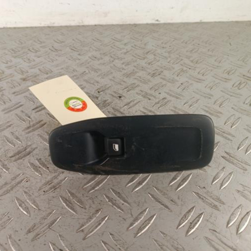 Interrupteur de leve vitre avant droit PEUGEOT 2008 1