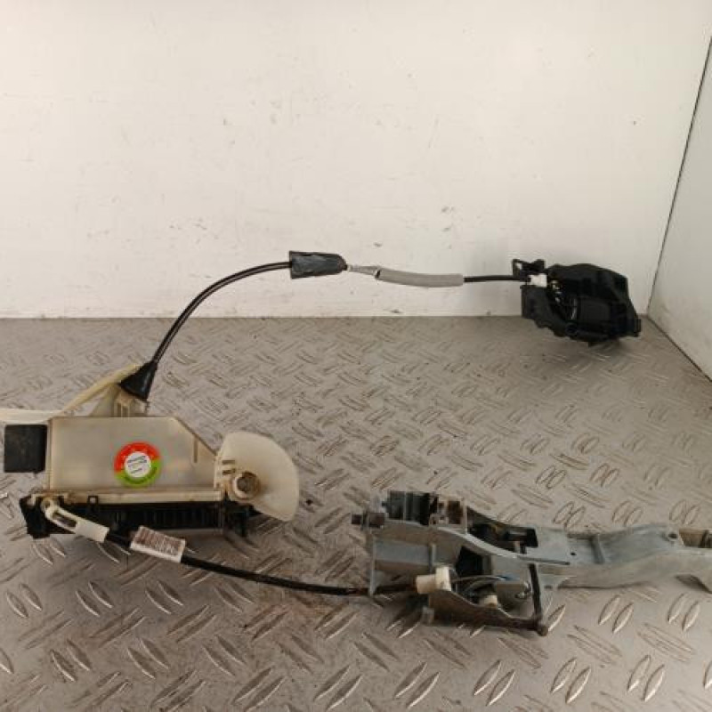 Serrure avant gauche PEUGEOT 2008 1 Serrure avant gauche PEUGEOT 2008 1