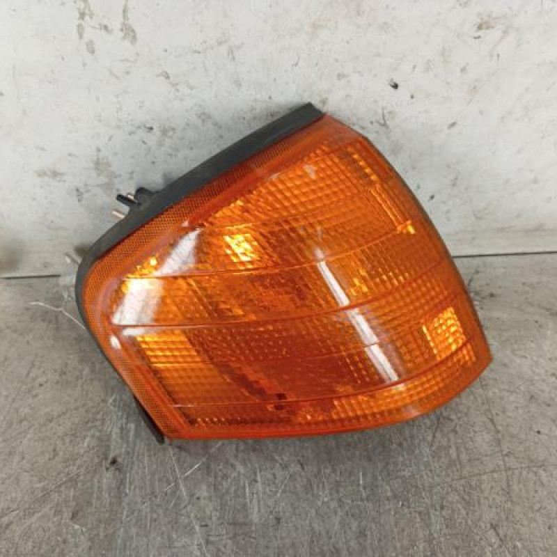 Optique avant secondaire droit (feux)(clignotant) MERCEDES CLASSE C 202