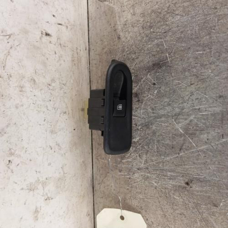Interrupteur de leve vitre arriere droit DACIA DUSTER 1