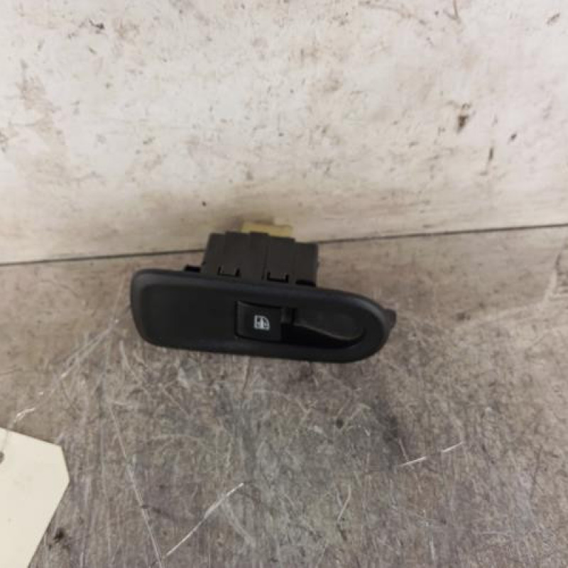 Interrupteur de leve vitre arriere gauche DACIA DUSTER 1
