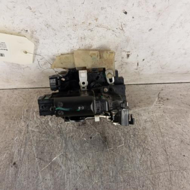 Serrure avant droit DACIA DUSTER 1 Serrure avant droit DACIA DUSTER 1