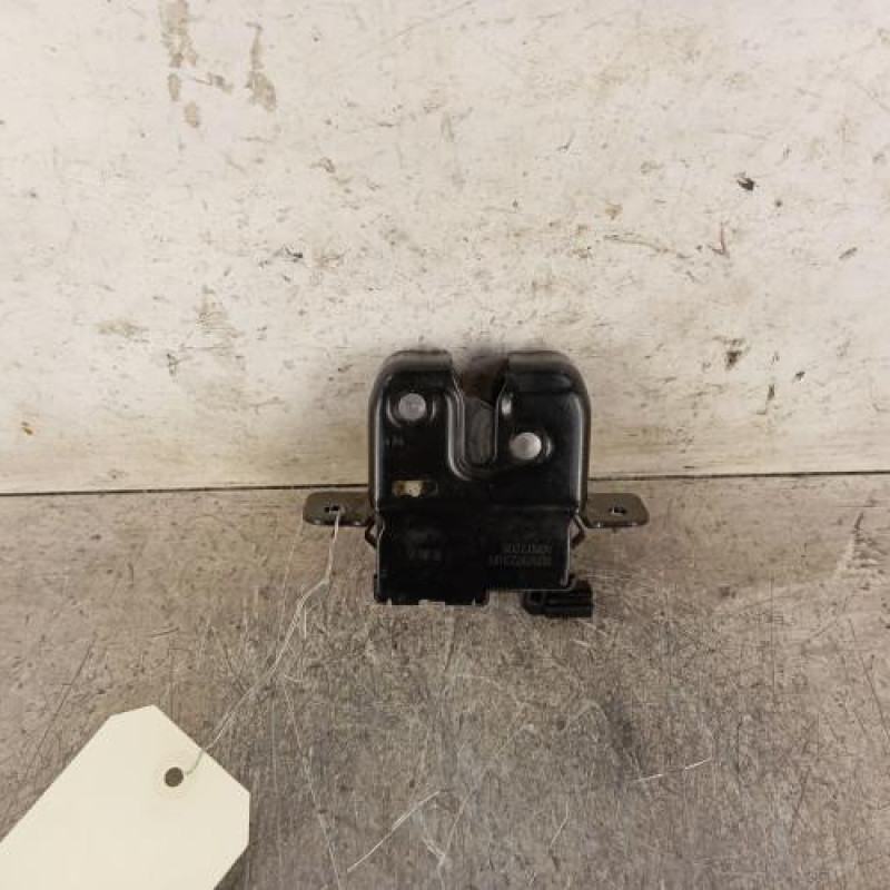 Serrure de hayon DACIA DUSTER 1 Serrure de hayon DACIA DUSTER 1