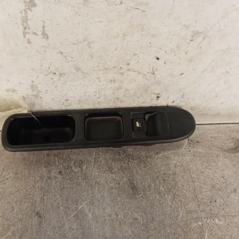 Interrupteur de leve vitre avant droit PEUGEOT 307