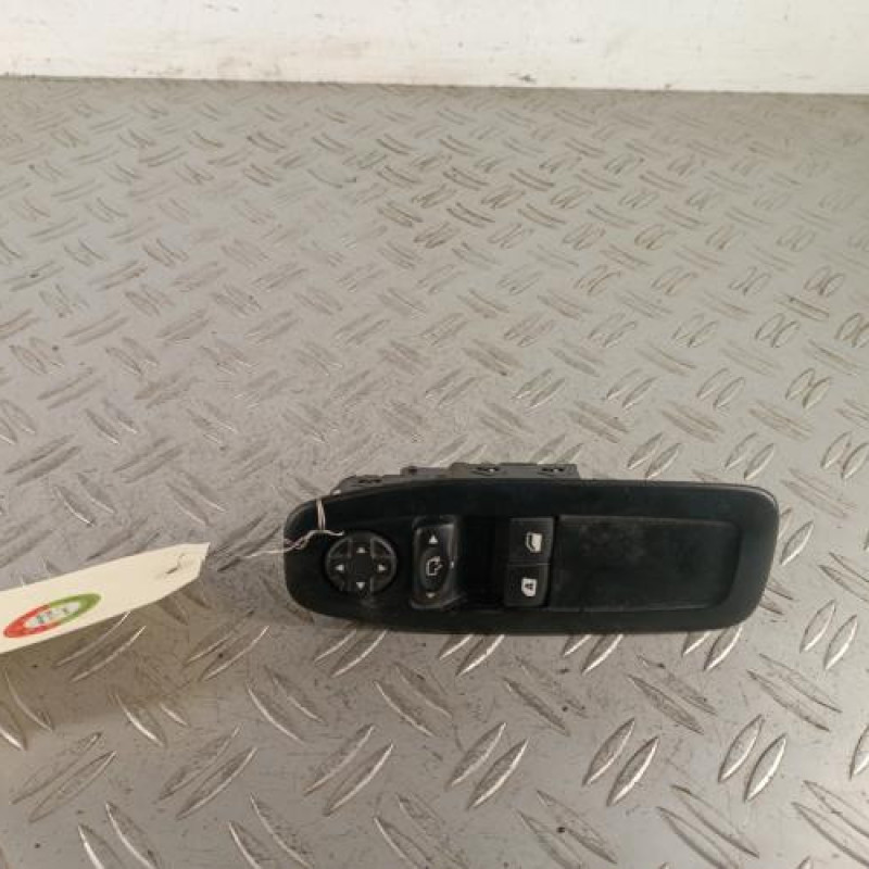 Interrupteur de leve vitre avant gauche PEUGEOT 208 1