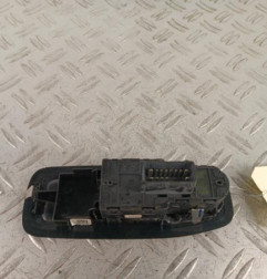 Interrupteur de leve vitre avant gauche PEUGEOT 208 1