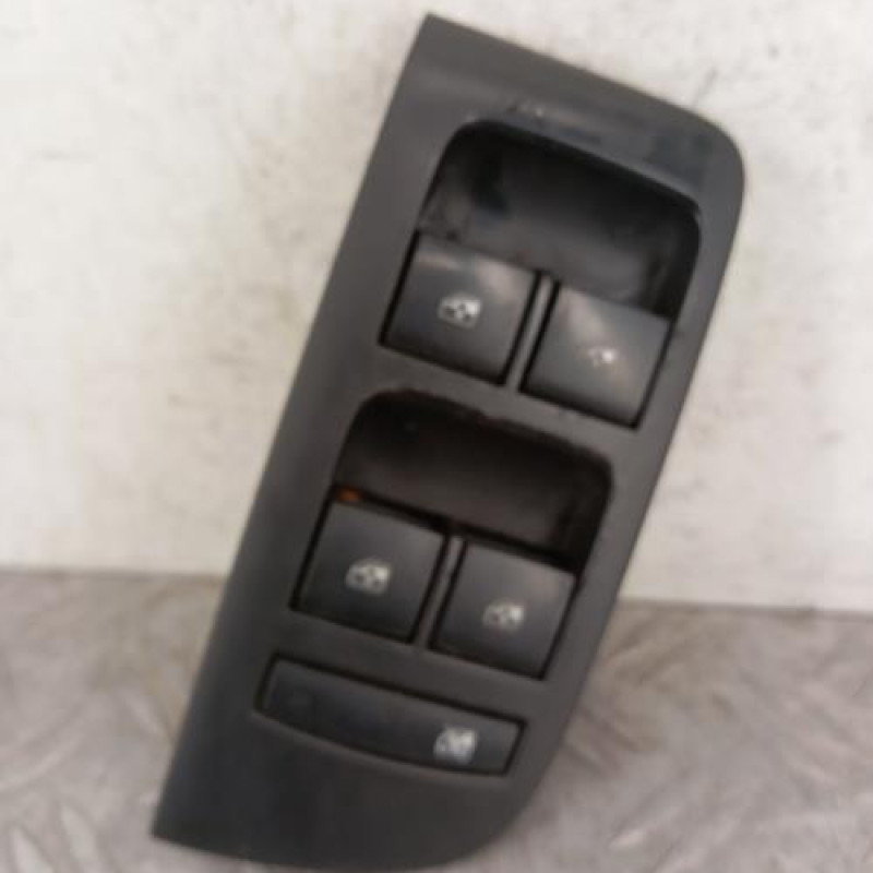 Interrupteur de leve vitre avant gauche OPEL ZAFIRA TOURER C