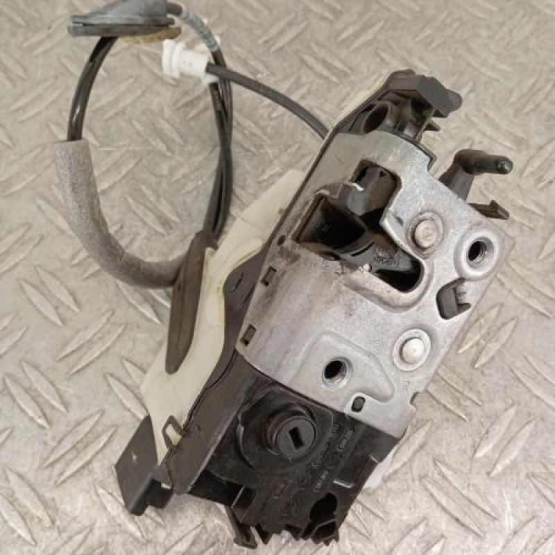 Serrure avant droit PEUGEOT 208 1