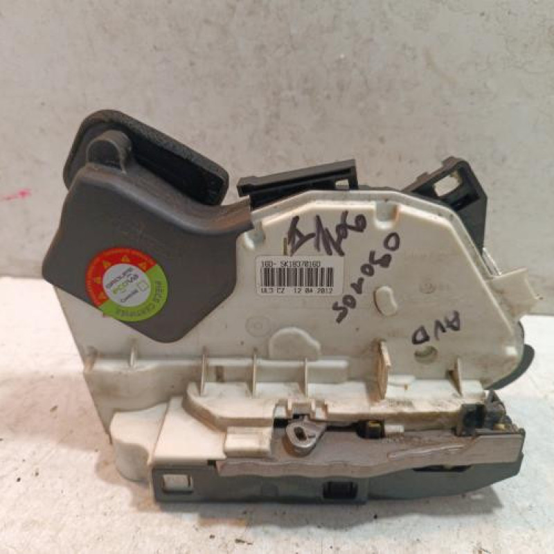 Serrure avant droit VOLKSWAGEN POLO 5