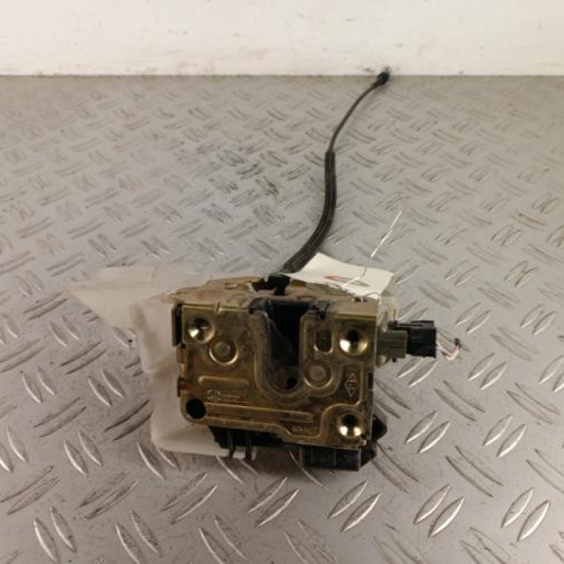 Serrure avant gauche RENAULT CLIO 2 Serrure avant gauche RENAULT CLIO 2