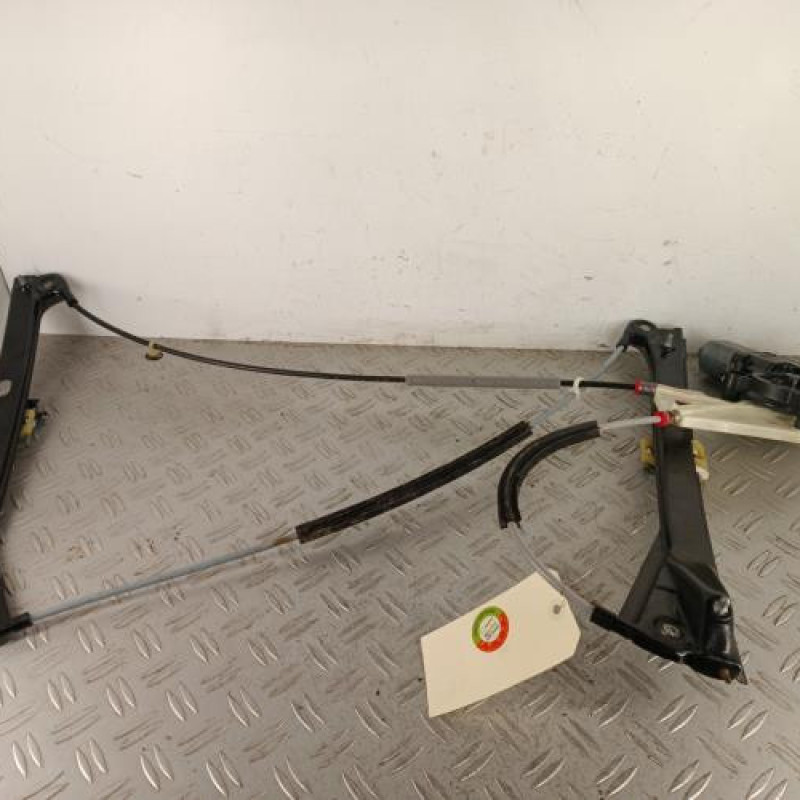 Leve vitre electrique avant gauche VOLKSWAGEN POLO 5